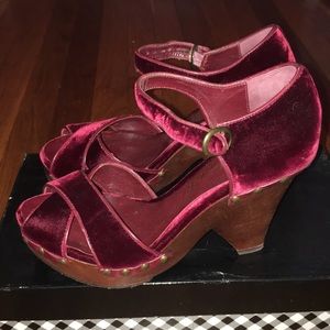 wine velvet Delman strappy wood platform heels sz6
